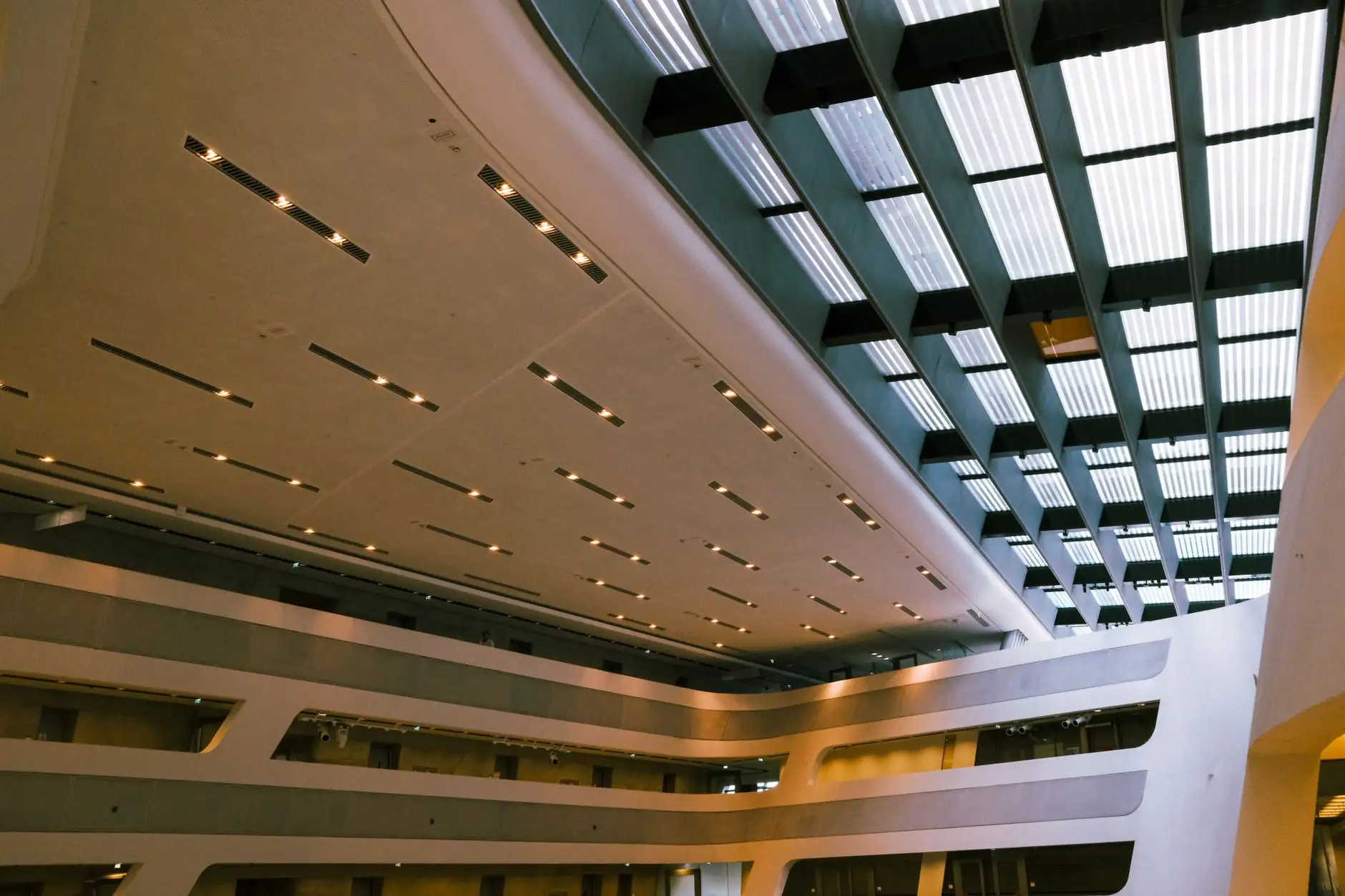 长三角地区不锈钢餐盘市场需求分析及选型指南