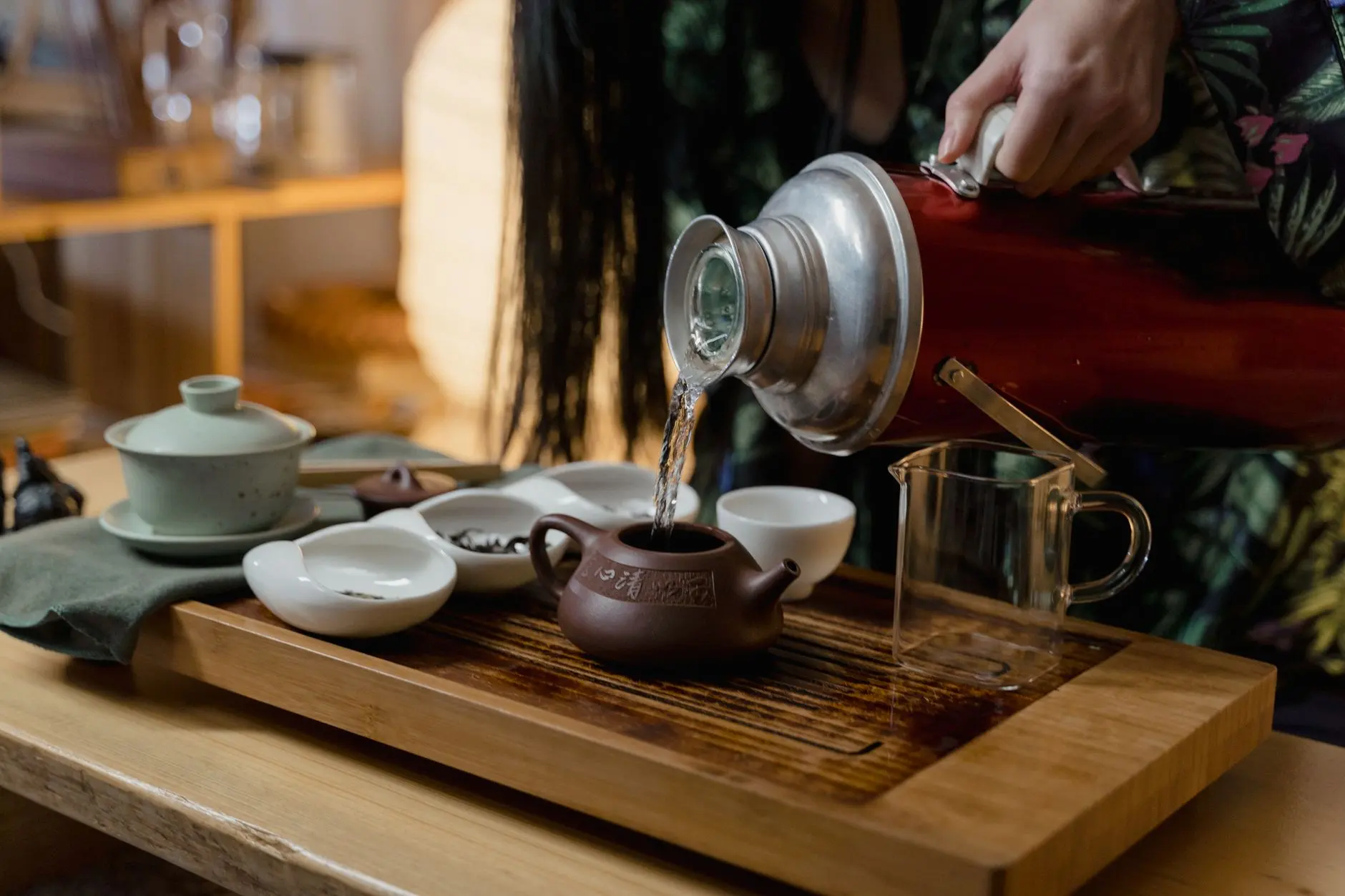 不锈钢餐具表面耐腐蚀处理工艺对比与选用指南