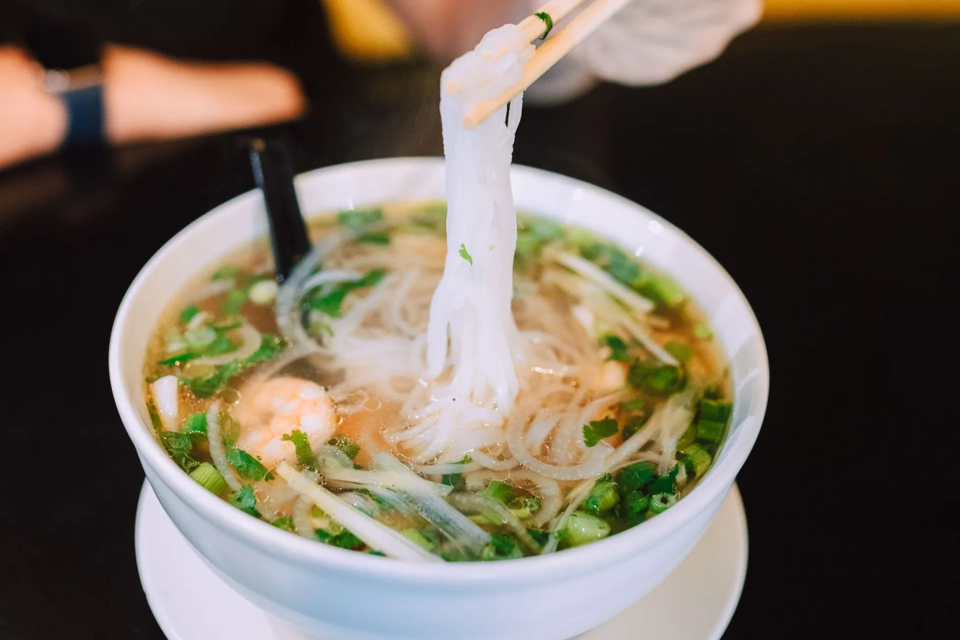 不锈钢餐盘与不锈钢碗的材质特点及耐用性分析