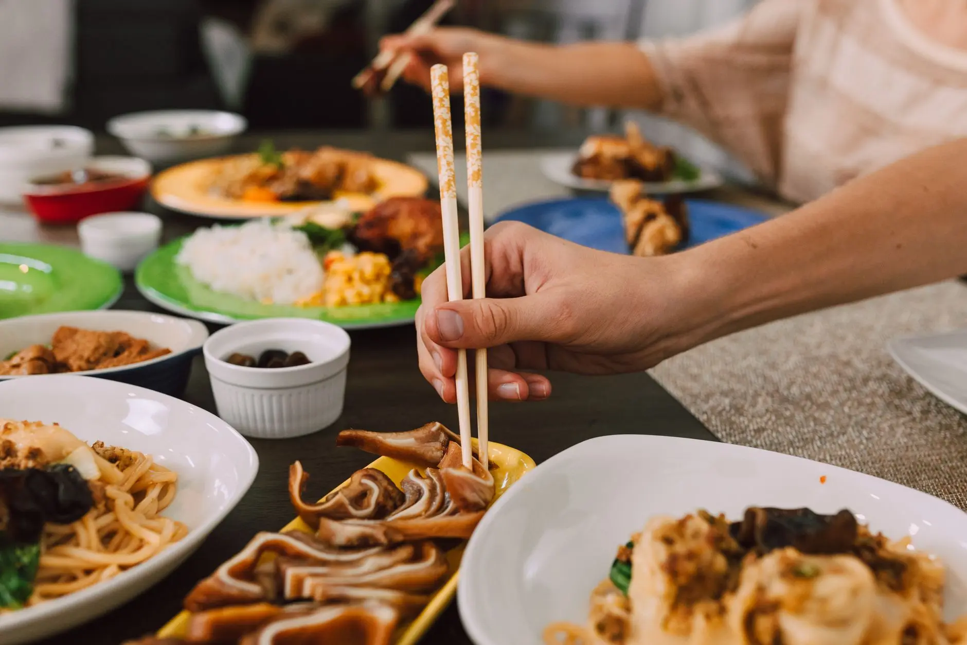 不锈钢餐盘与不锈钢碗选购指南：长三角餐饮企业如何匹配耐用型餐具方案正文配图 1
