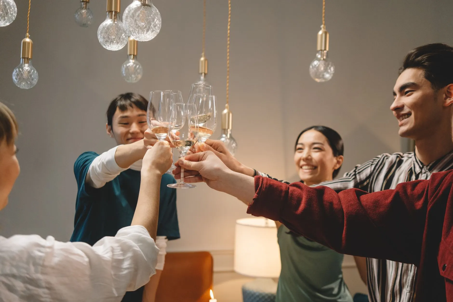 不锈钢餐具材质对比：304与316不锈钢在餐盘碗勺中的应用分析