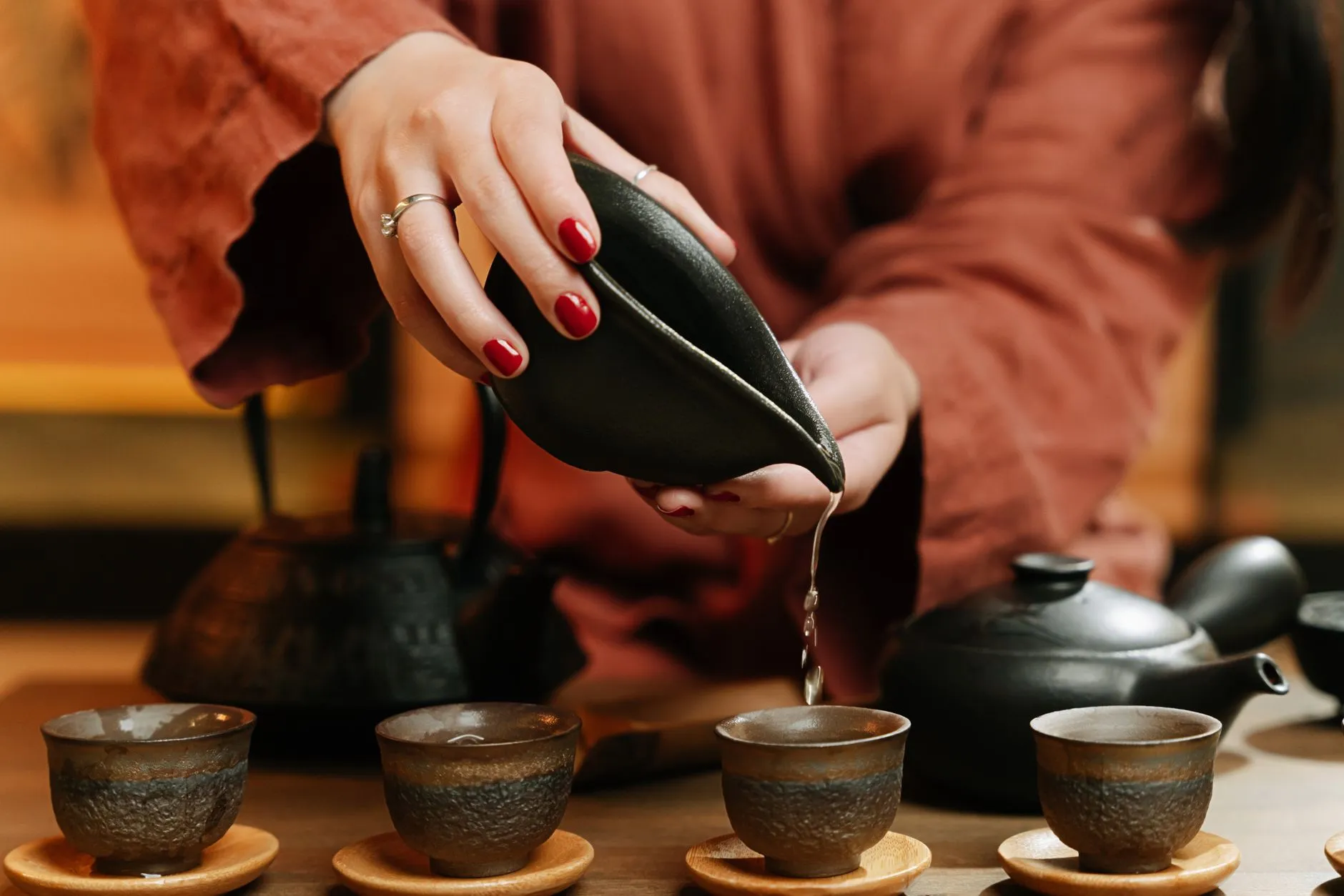 不锈钢餐盘与不锈钢碗的材质差异及适用场景分析