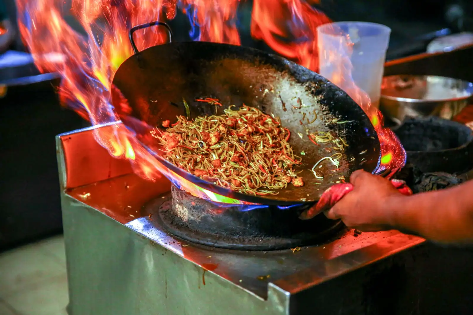 不锈钢餐盘与不锈钢碗304和201材质性能对比分析